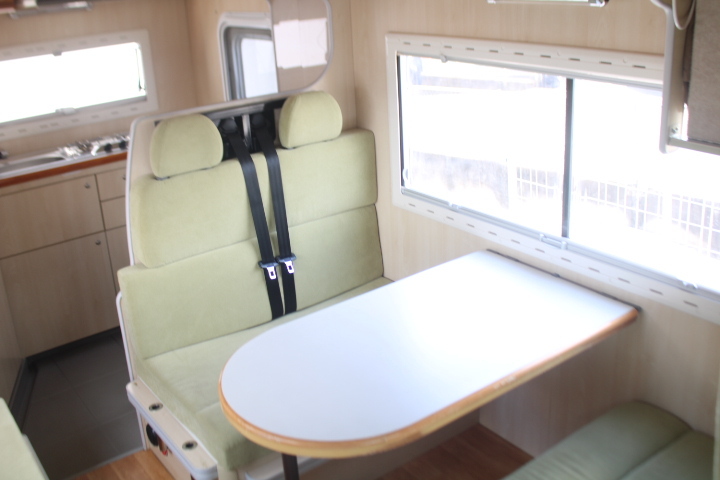 キャンピングカーキャブコン