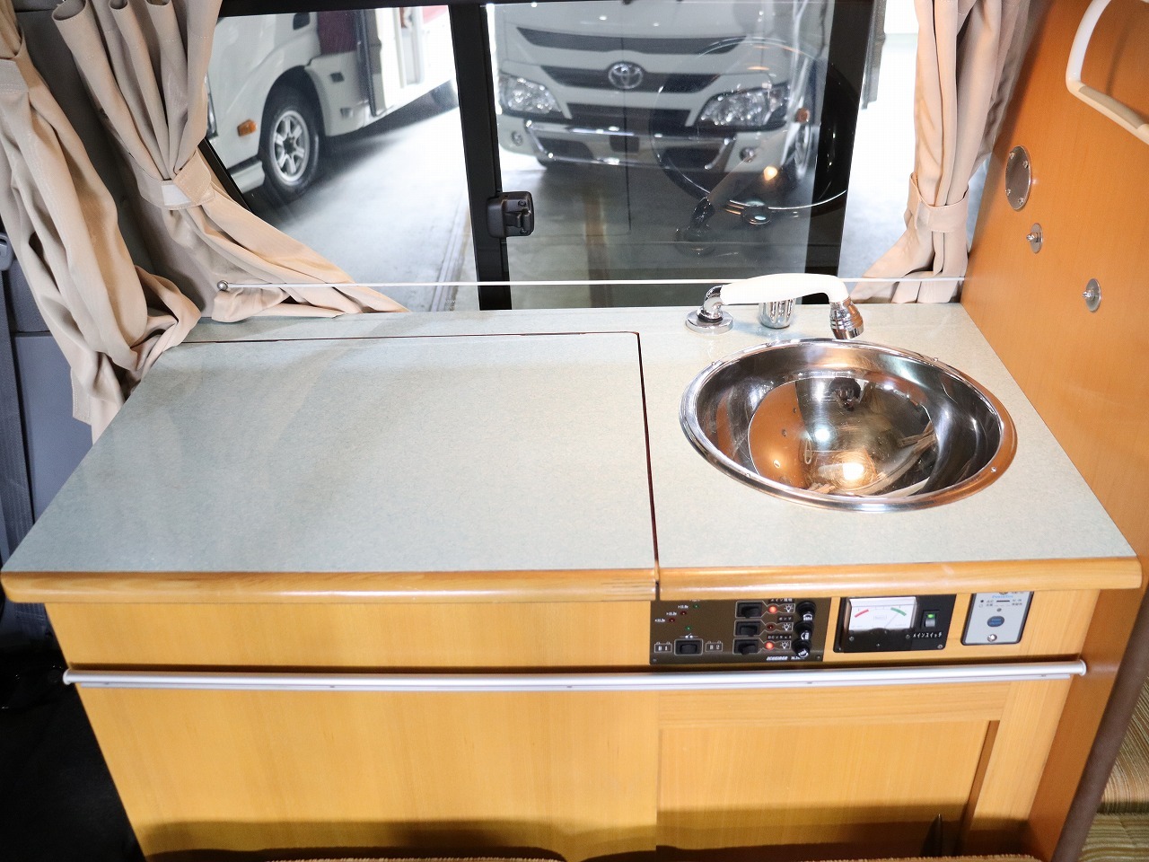 キャンピングカーバンコン