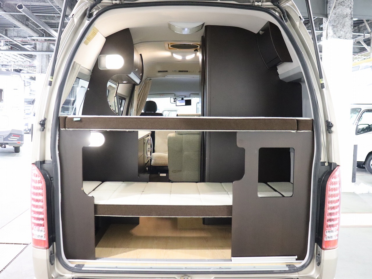 キャンピングカーバンコン