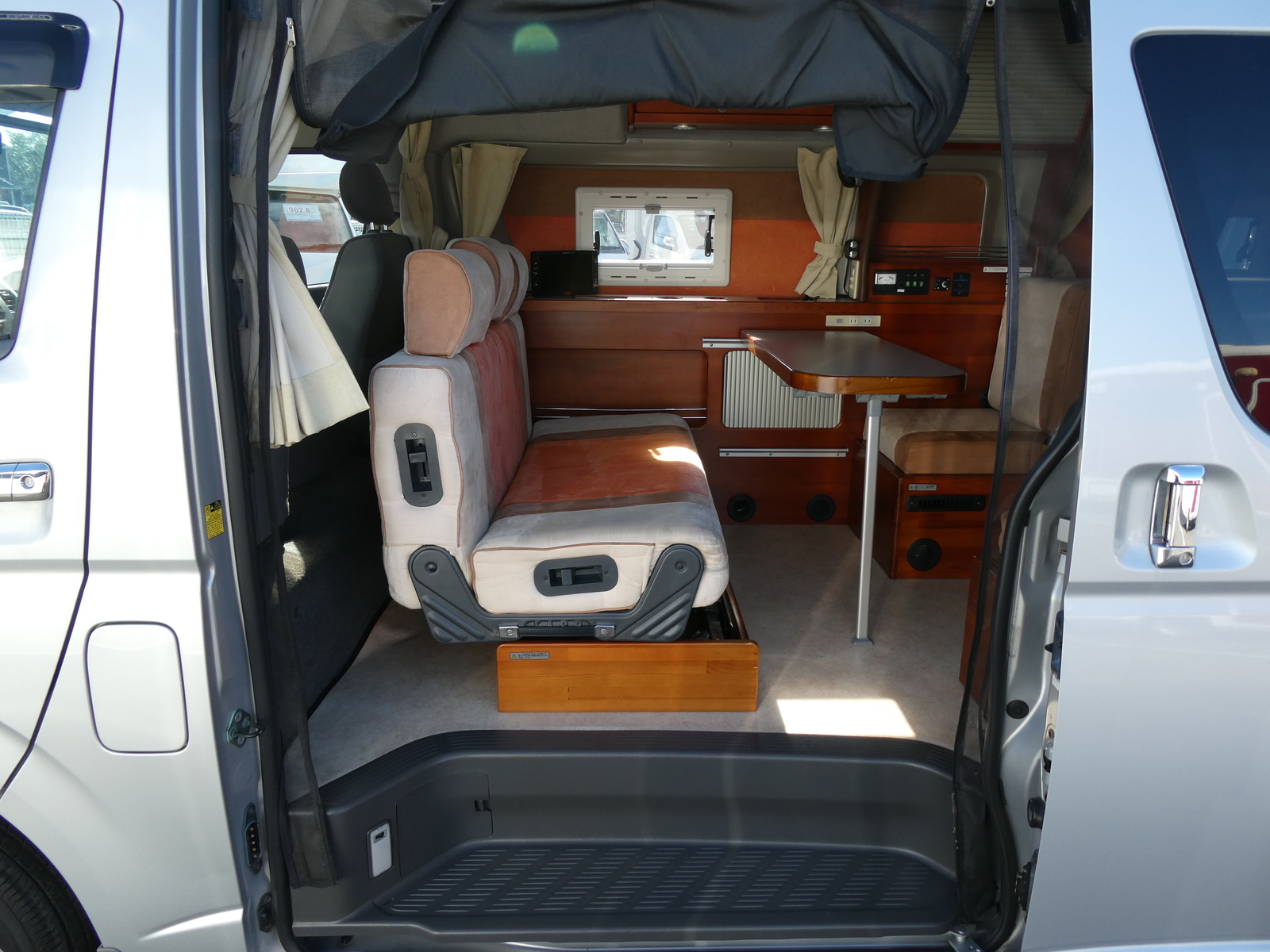 キャンピングカーバンコン