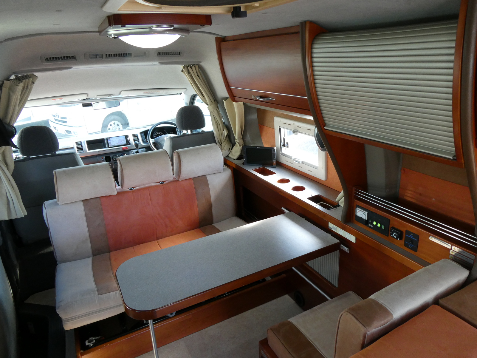 キャンピングカーバンコン