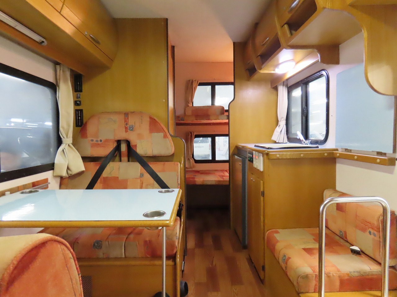 キャンピングカーキャブコン