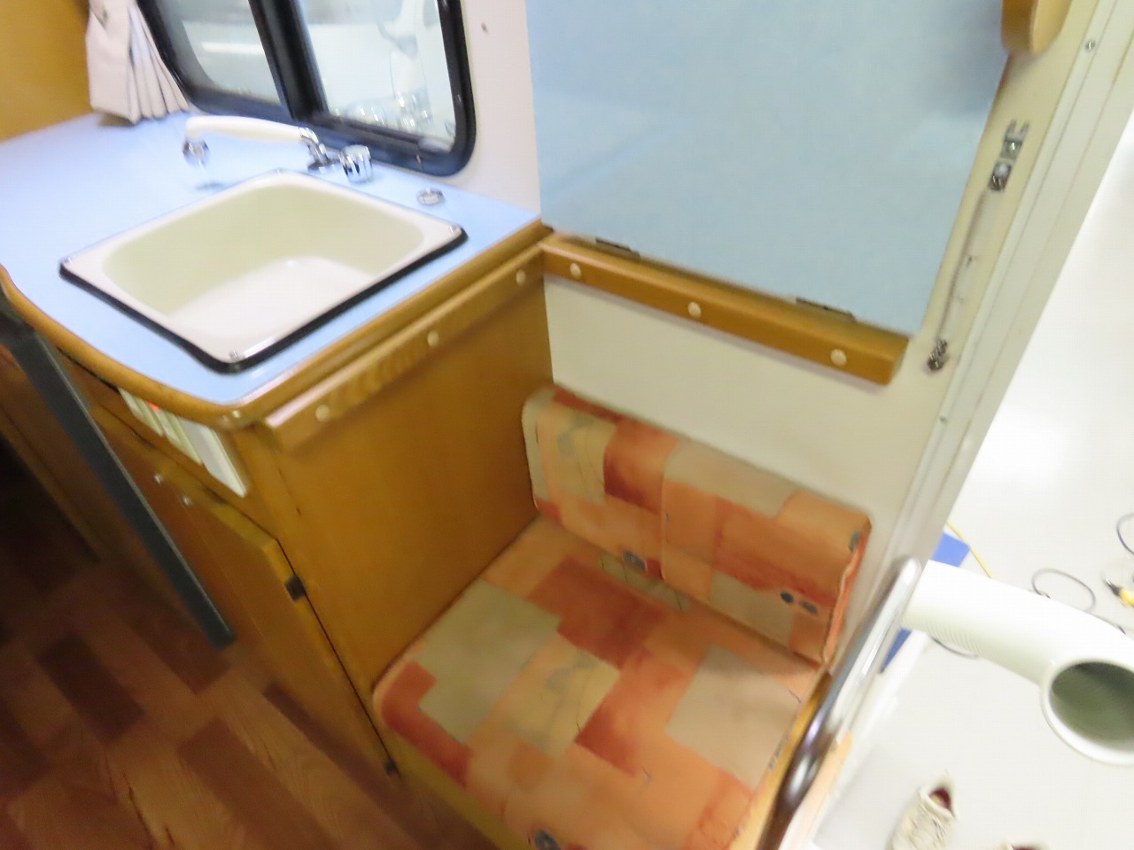 キャンピングカーキャブコン