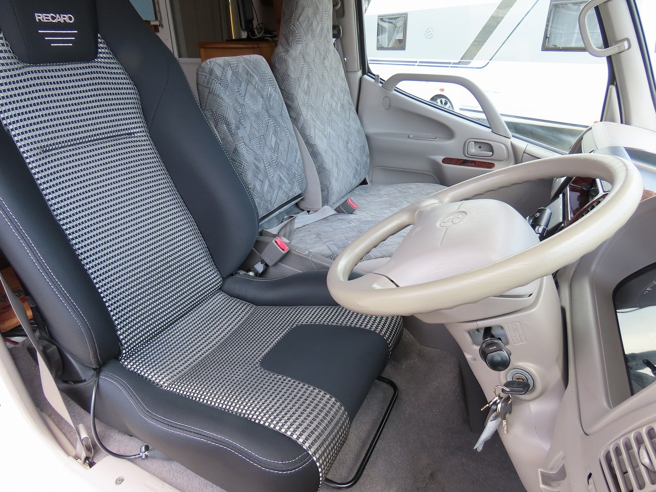 キャンピングカーキャブコン