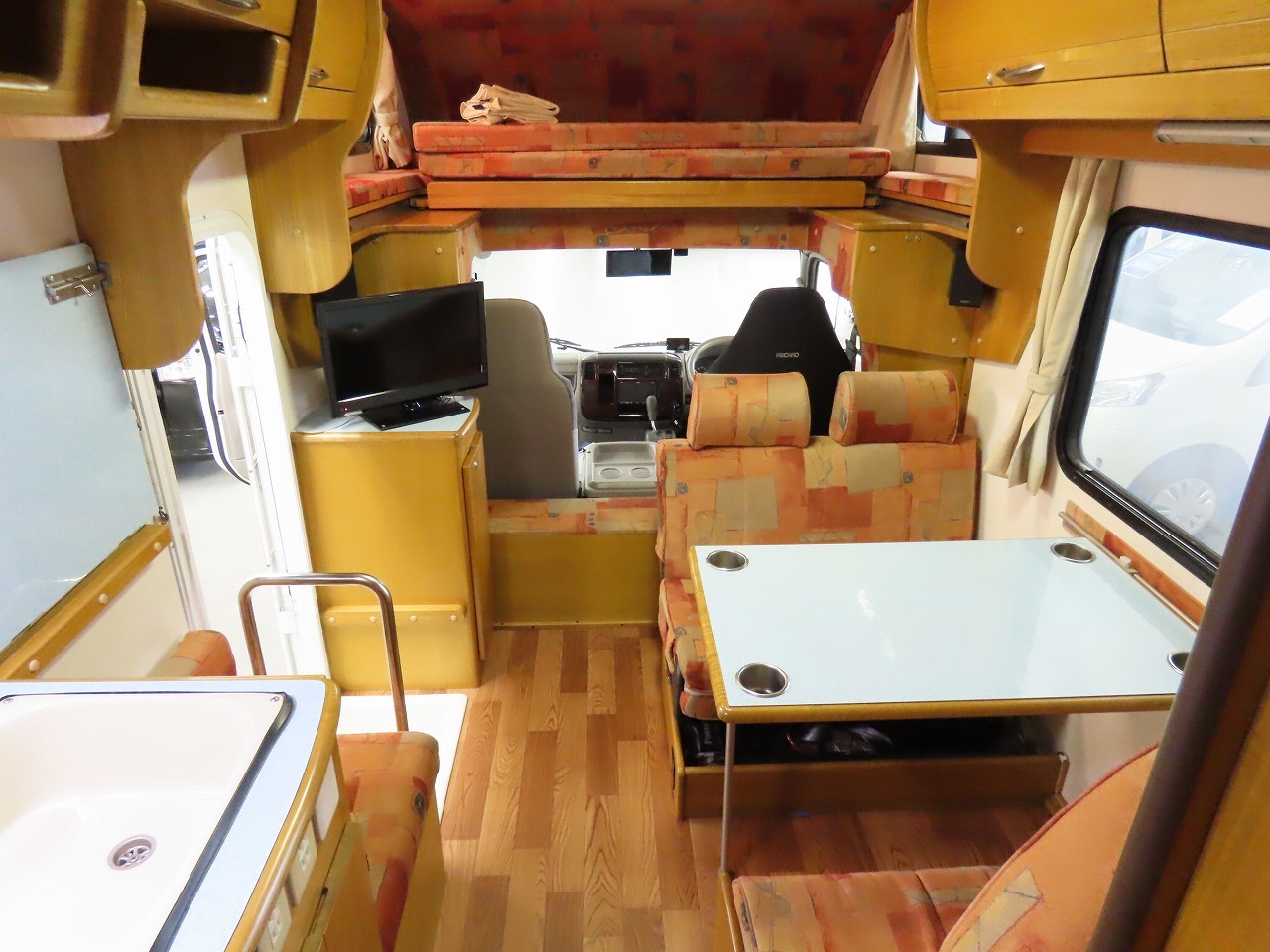 キャンピングカーキャブコン