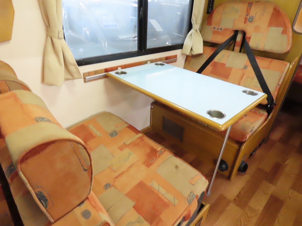 キャンピングカーキャブコン