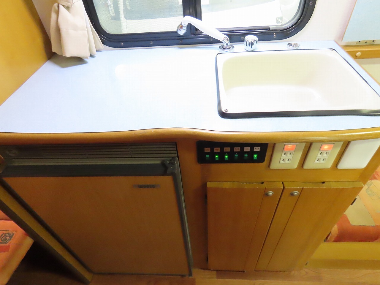 キャンピングカーキャブコン