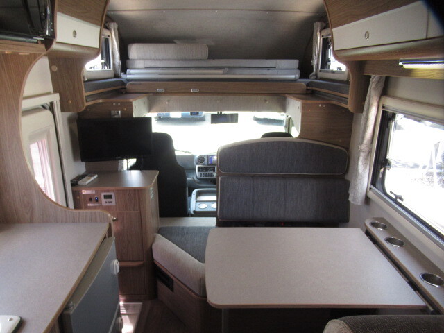 キャンピングカーキャブコン