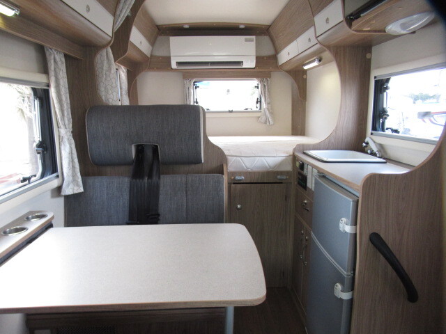 キャンピングカーキャブコン