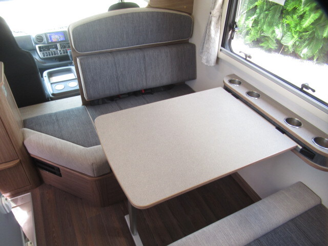 キャンピングカーキャブコン