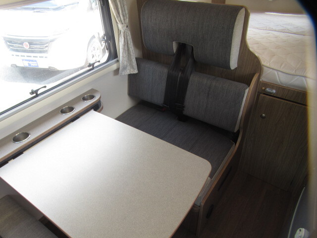 キャンピングカーキャブコン