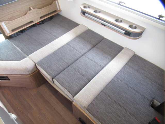 キャンピングカーキャブコン