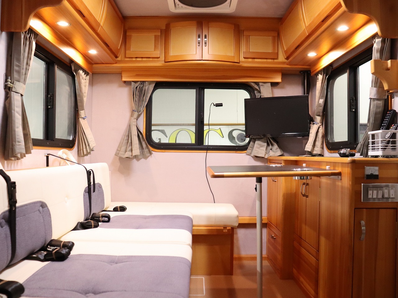 キャンピングカー軽キャンパー