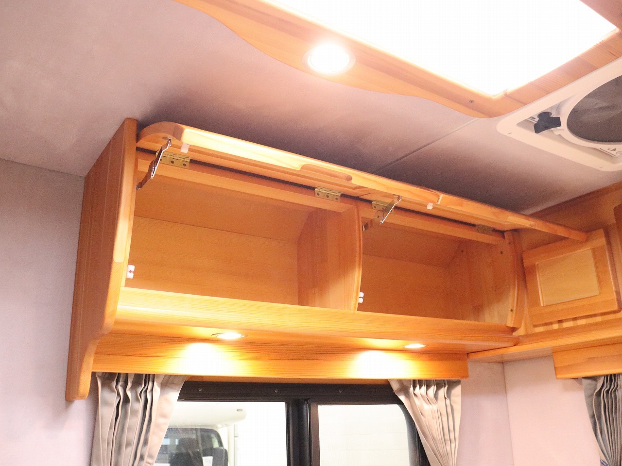 キャンピングカー軽キャンパー