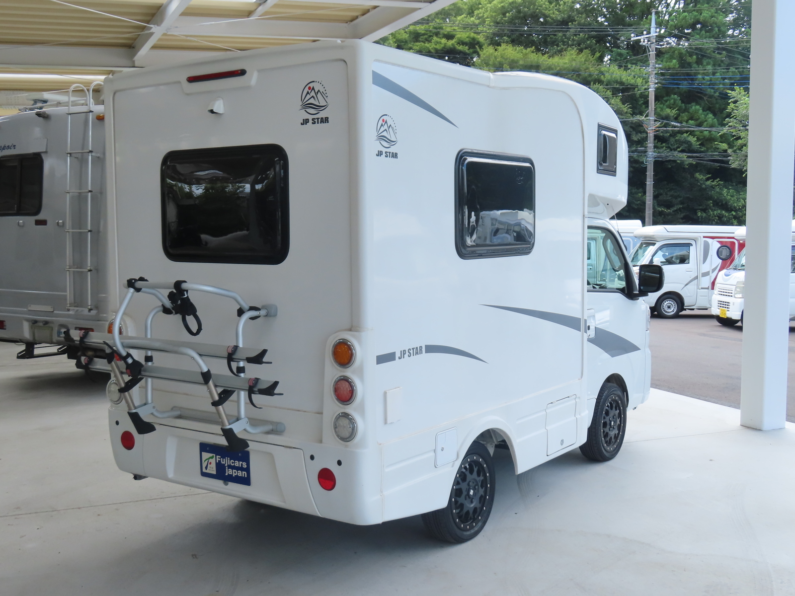 キャンピングカー軽キャンパー