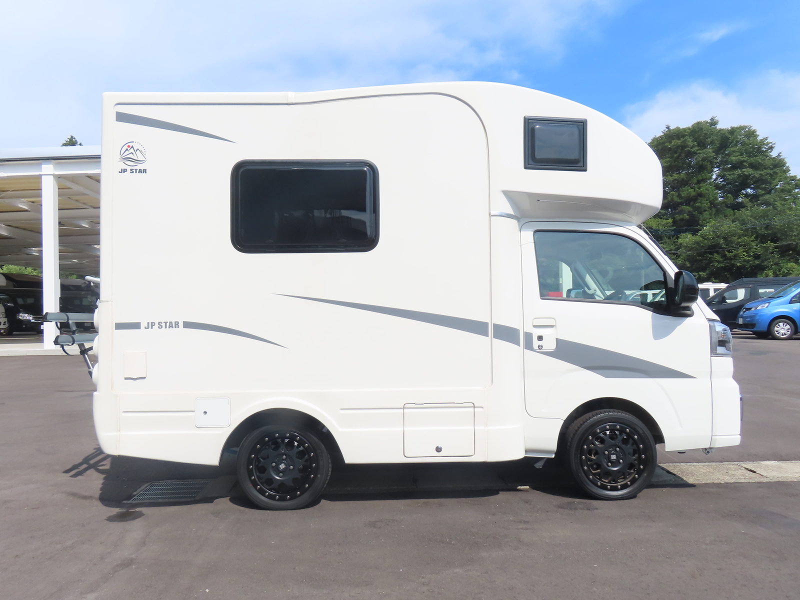 キャンピングカー軽キャンパー