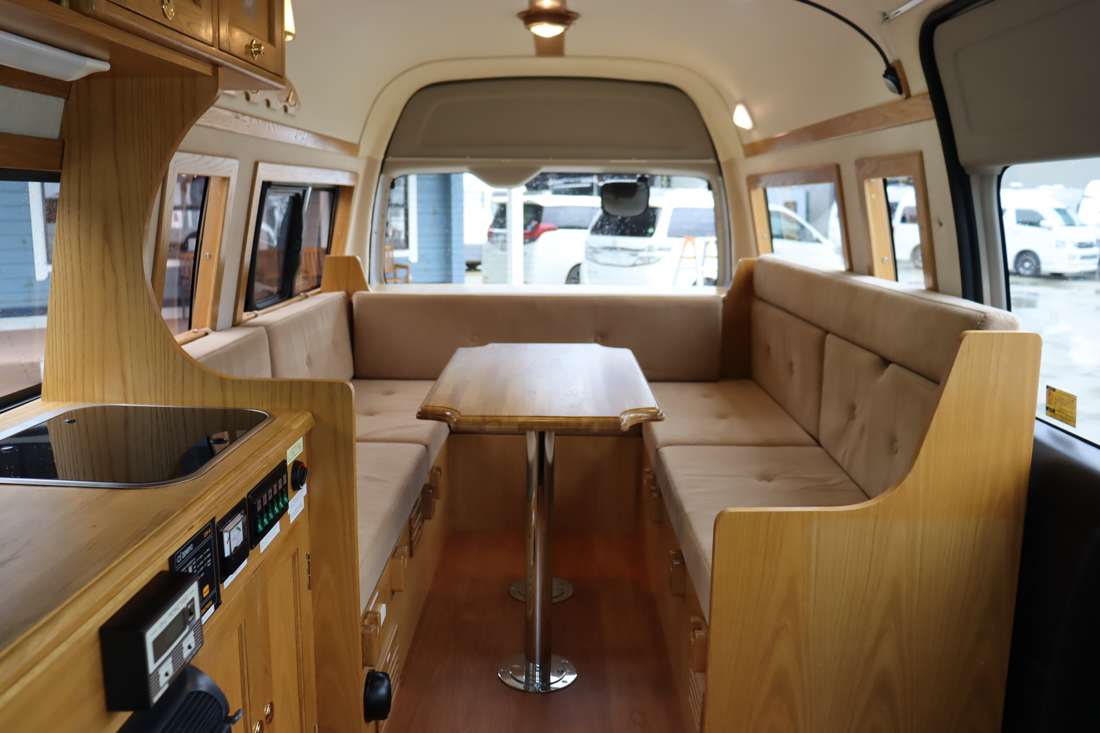 キャンピングカーバンコン