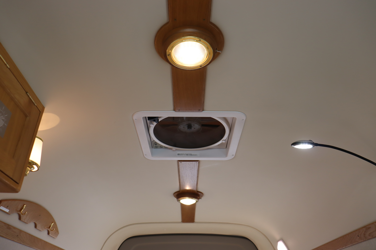 キャンピングカーバンコン