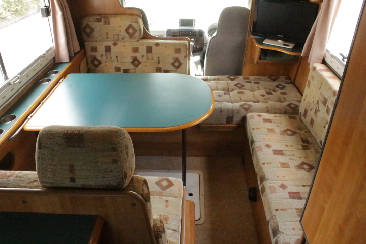 キャンピングカーキャブコン