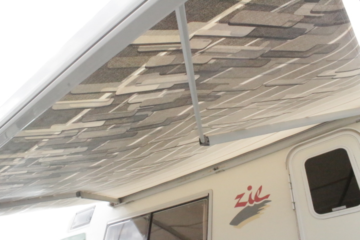 キャンピングカーキャブコン