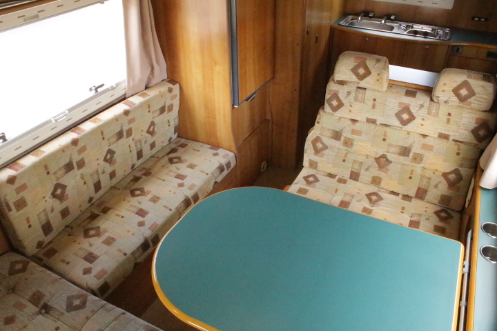 キャンピングカーキャブコン