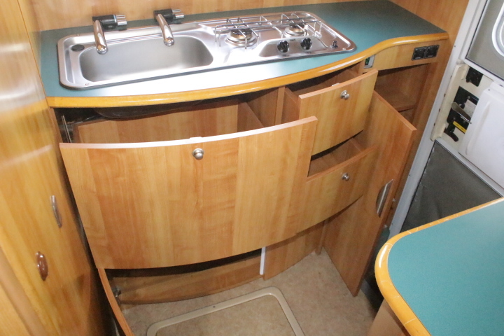 キャンピングカーキャブコン