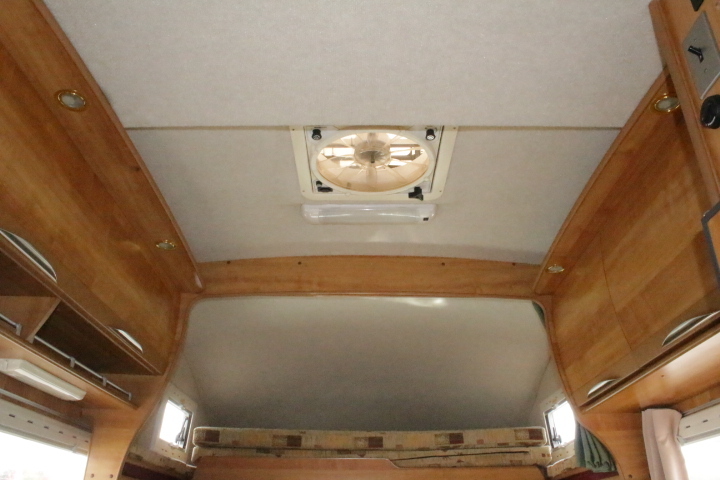 キャンピングカーキャブコン