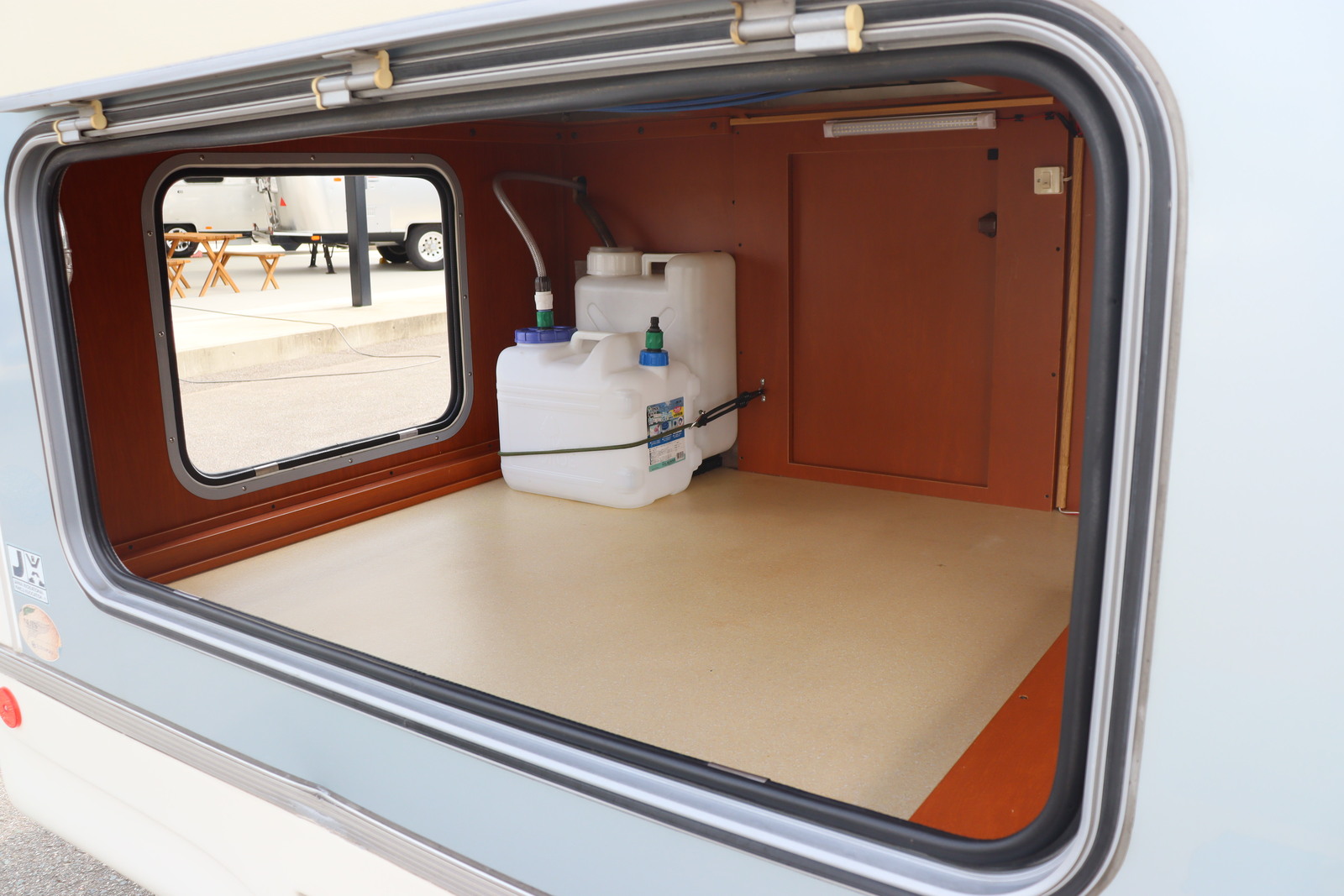 キャンピングカーキャブコン