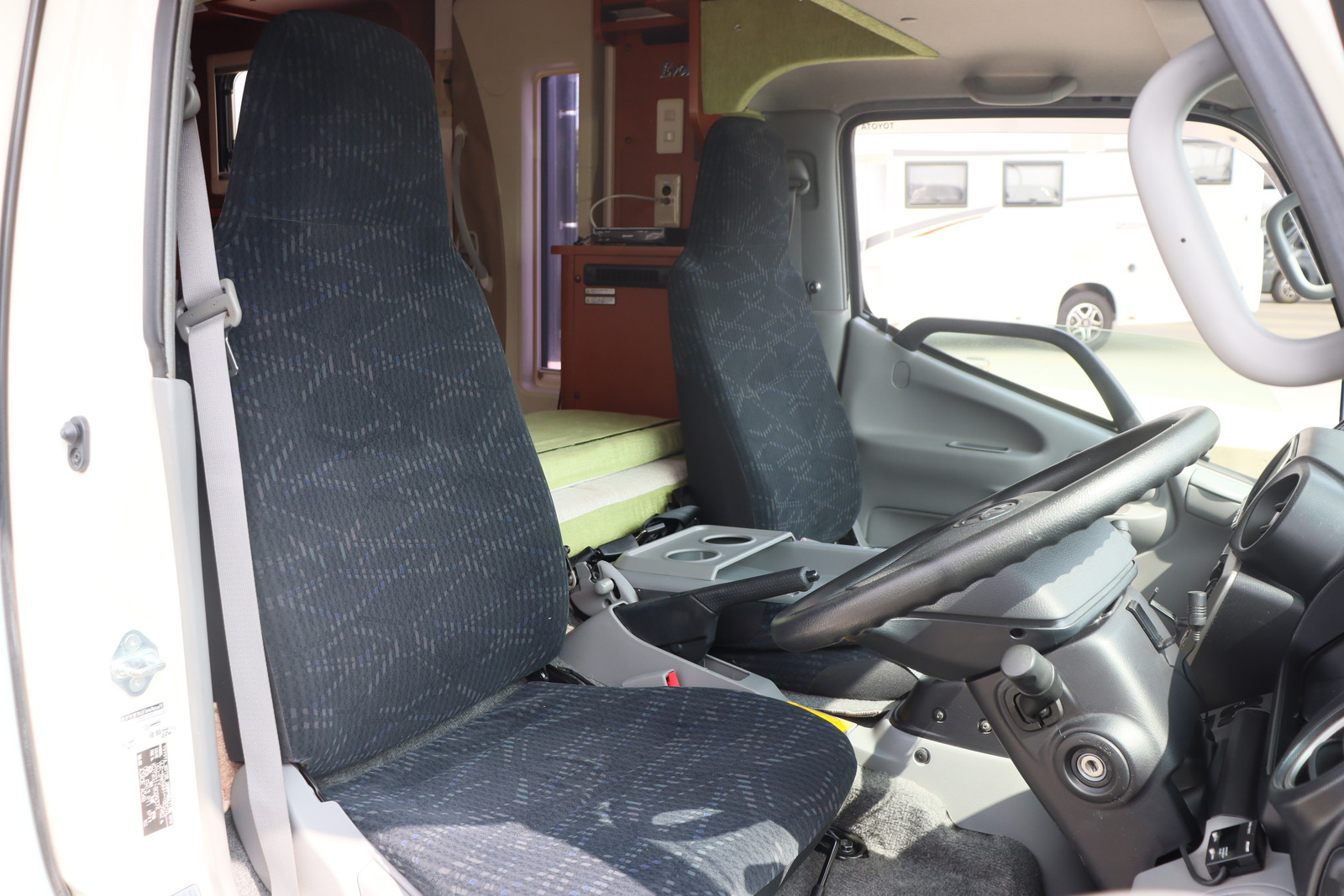 キャンピングカーキャブコン