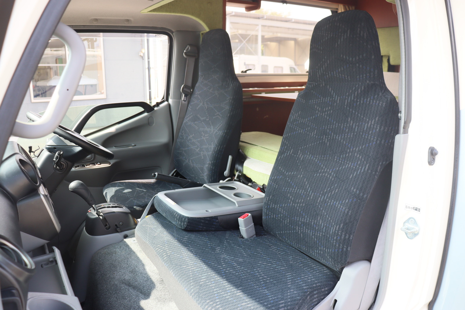 キャンピングカーキャブコン