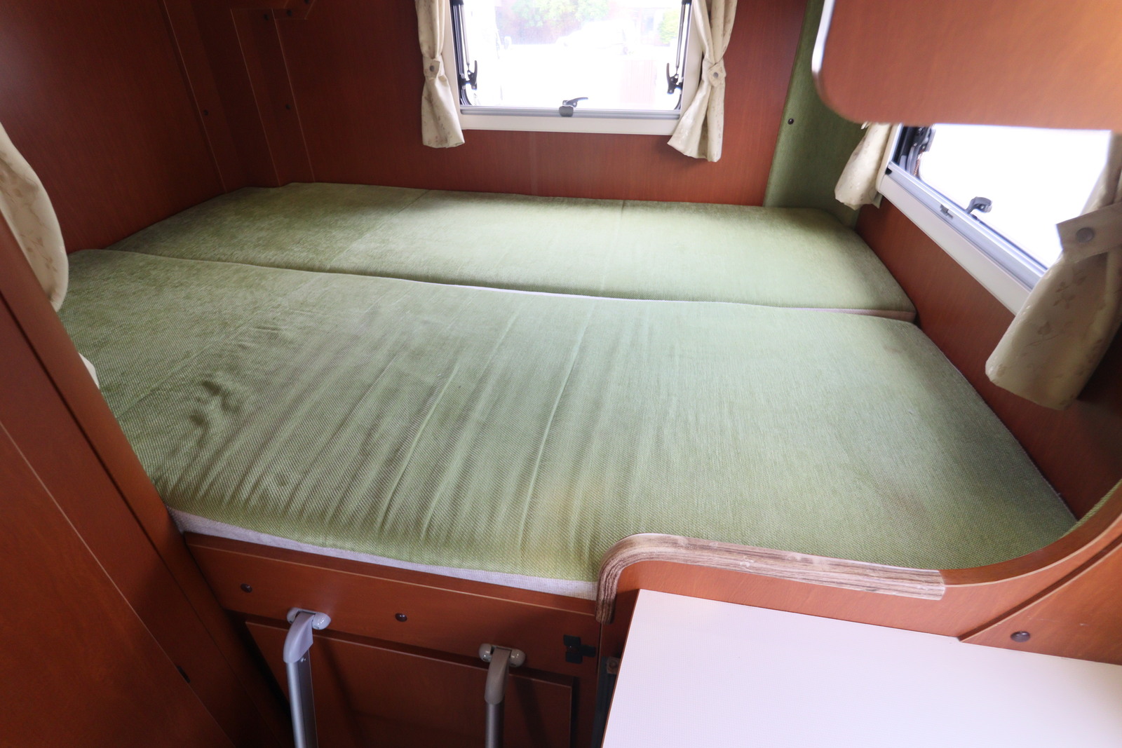 キャンピングカーキャブコン