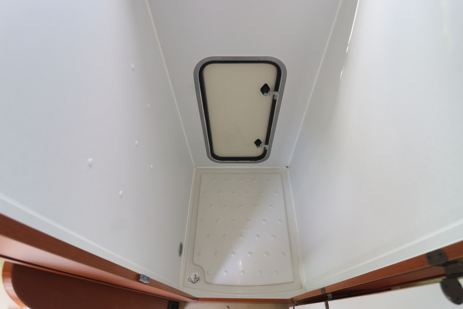 キャンピングカーキャブコン