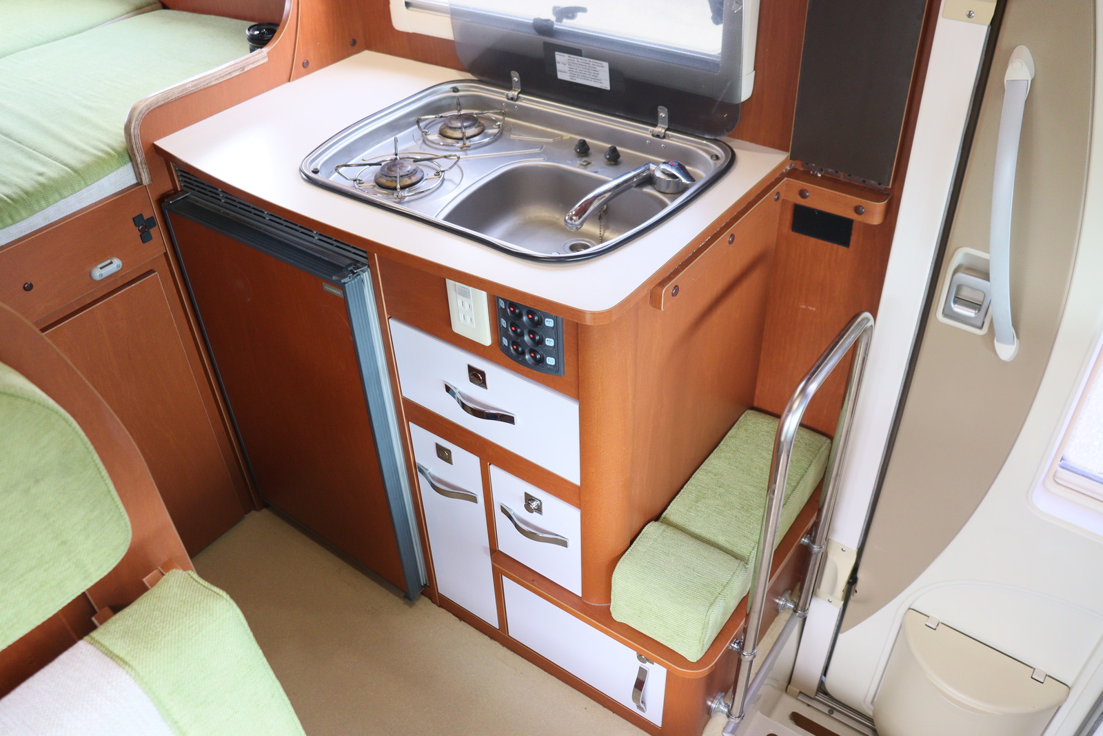 キャンピングカーキャブコン