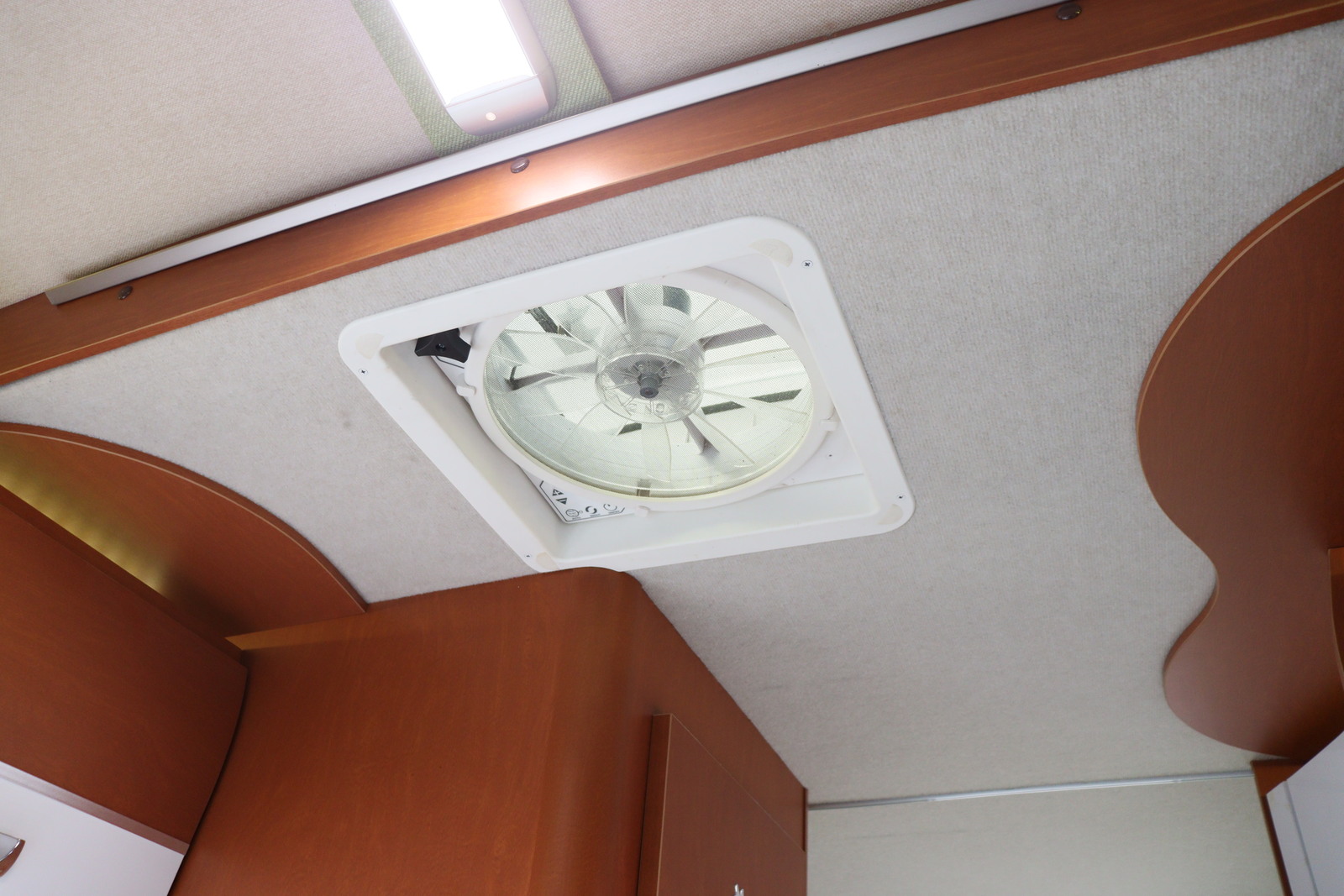 キャンピングカーキャブコン