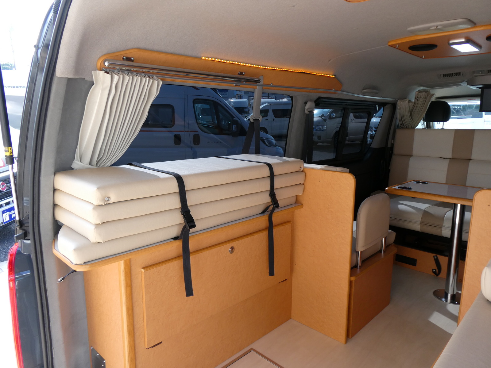 キャンピングカーバンコン