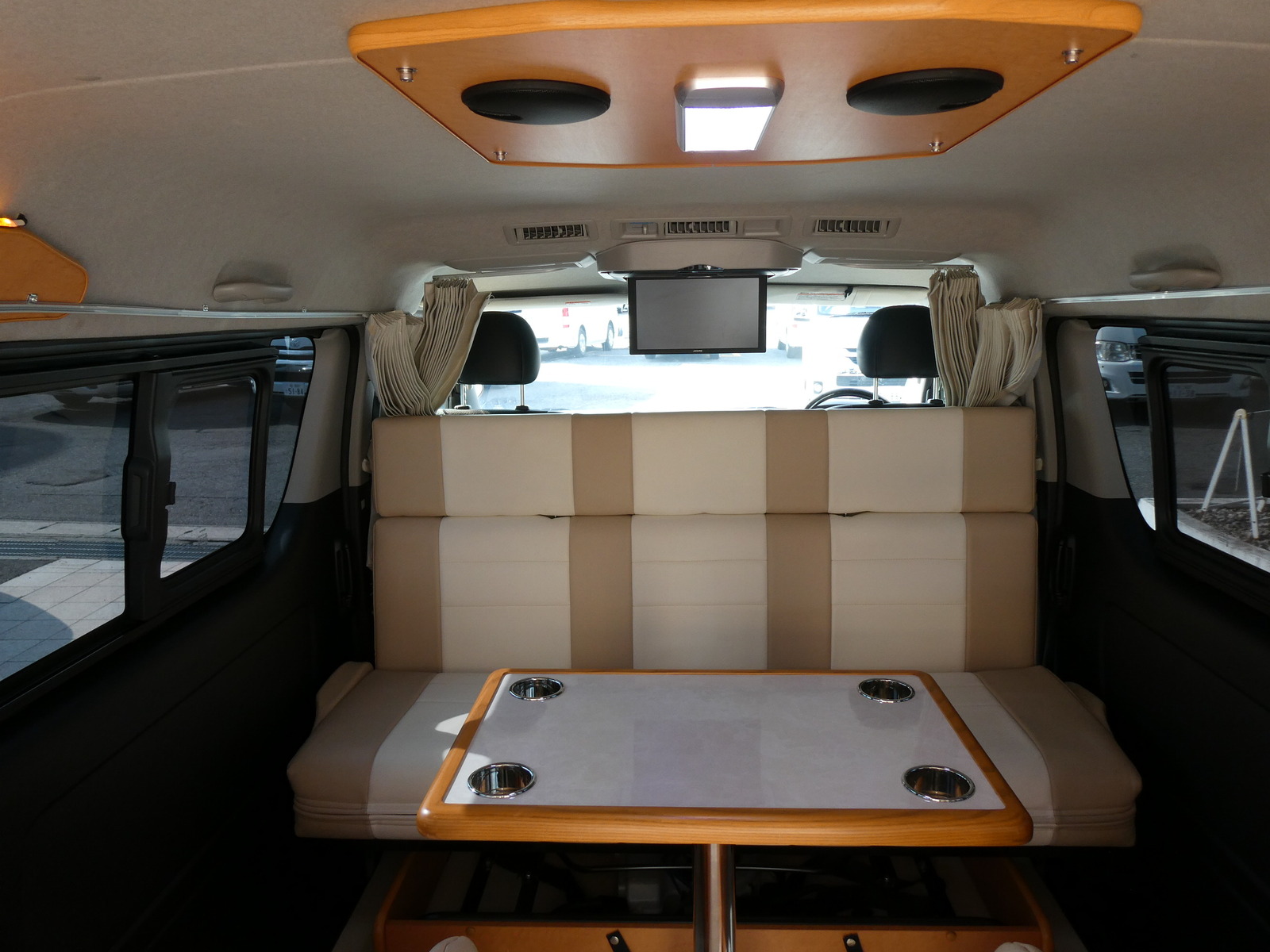 キャンピングカーバンコン