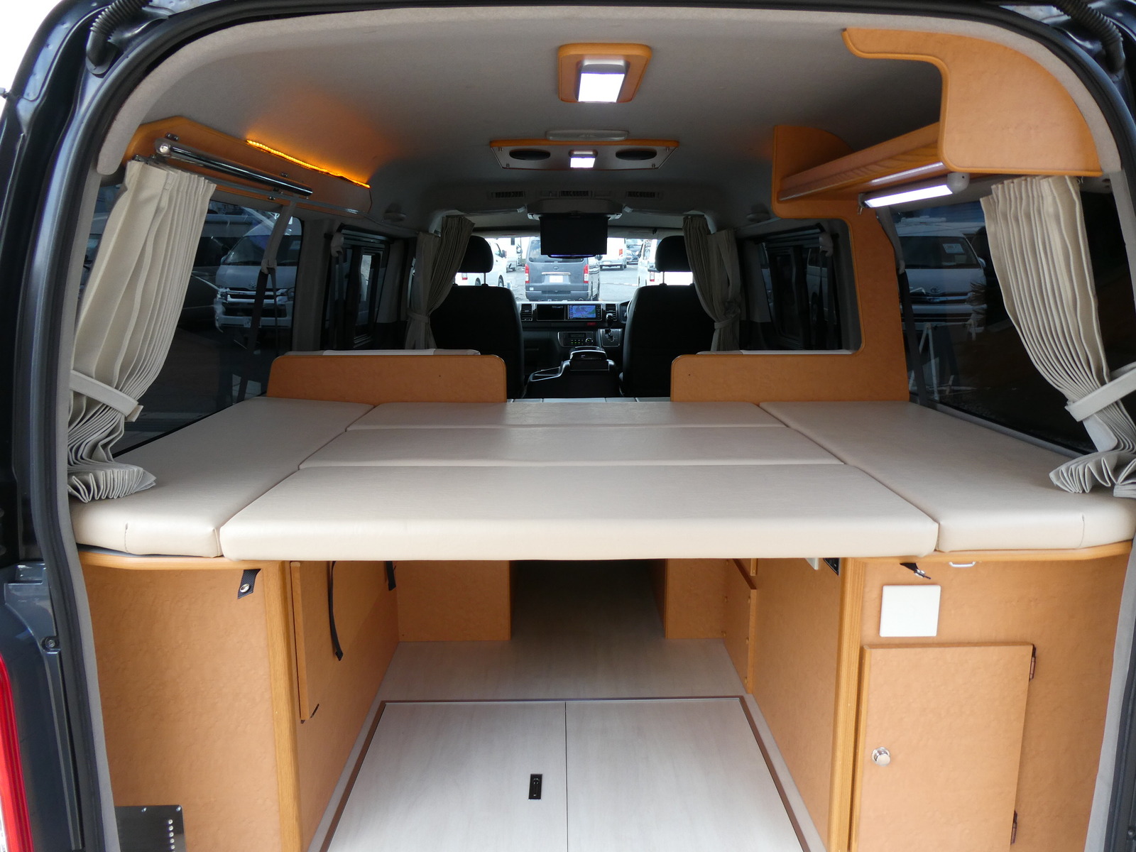 キャンピングカーバンコン