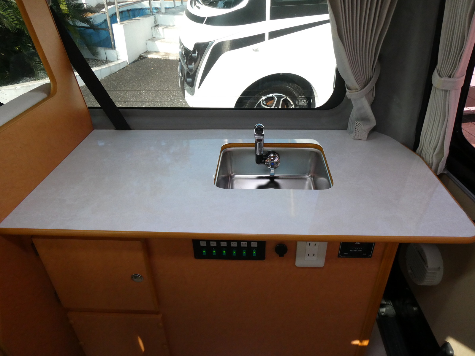 キャンピングカーバンコン