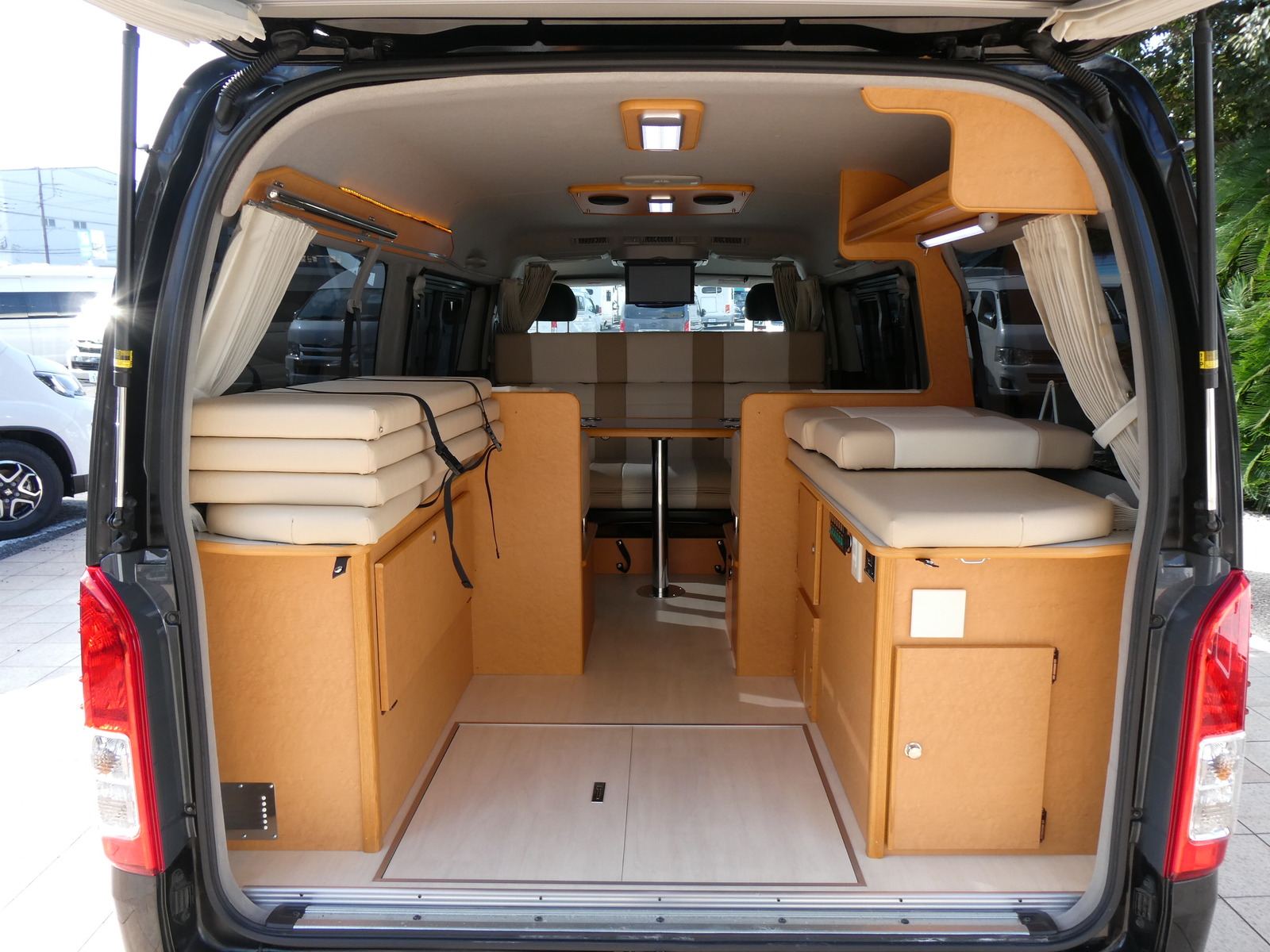 キャンピングカーバンコン