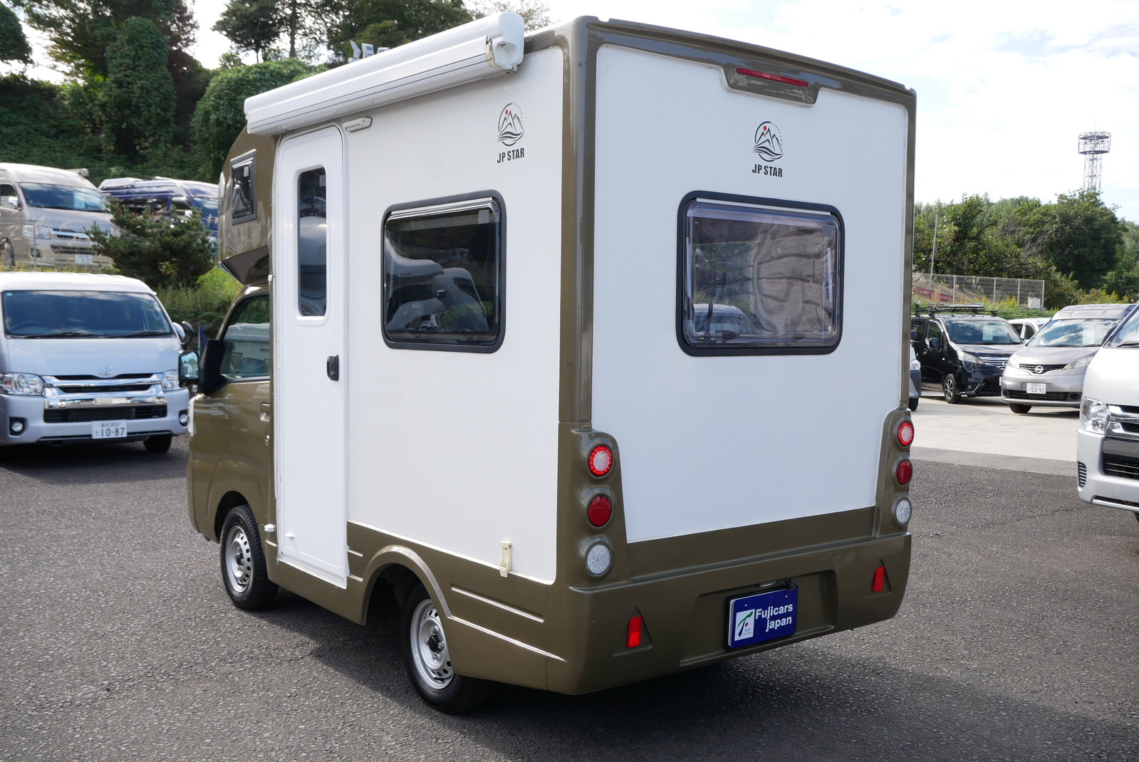 キャンピングカー軽キャンパー