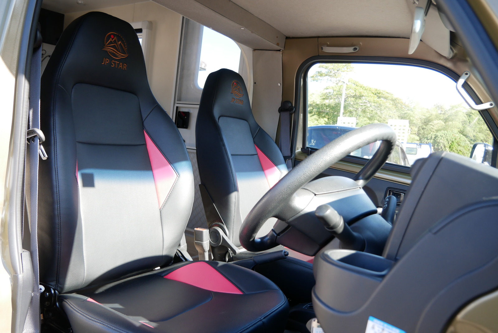 キャンピングカー軽キャンパー