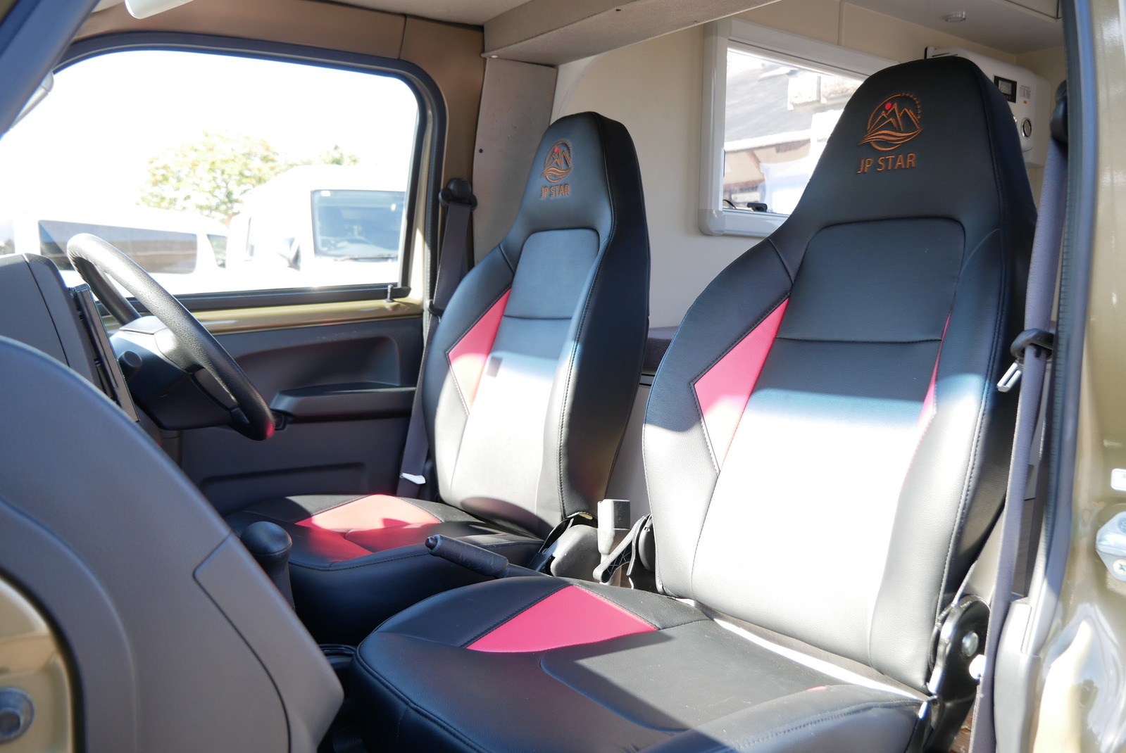 キャンピングカー軽キャンパー