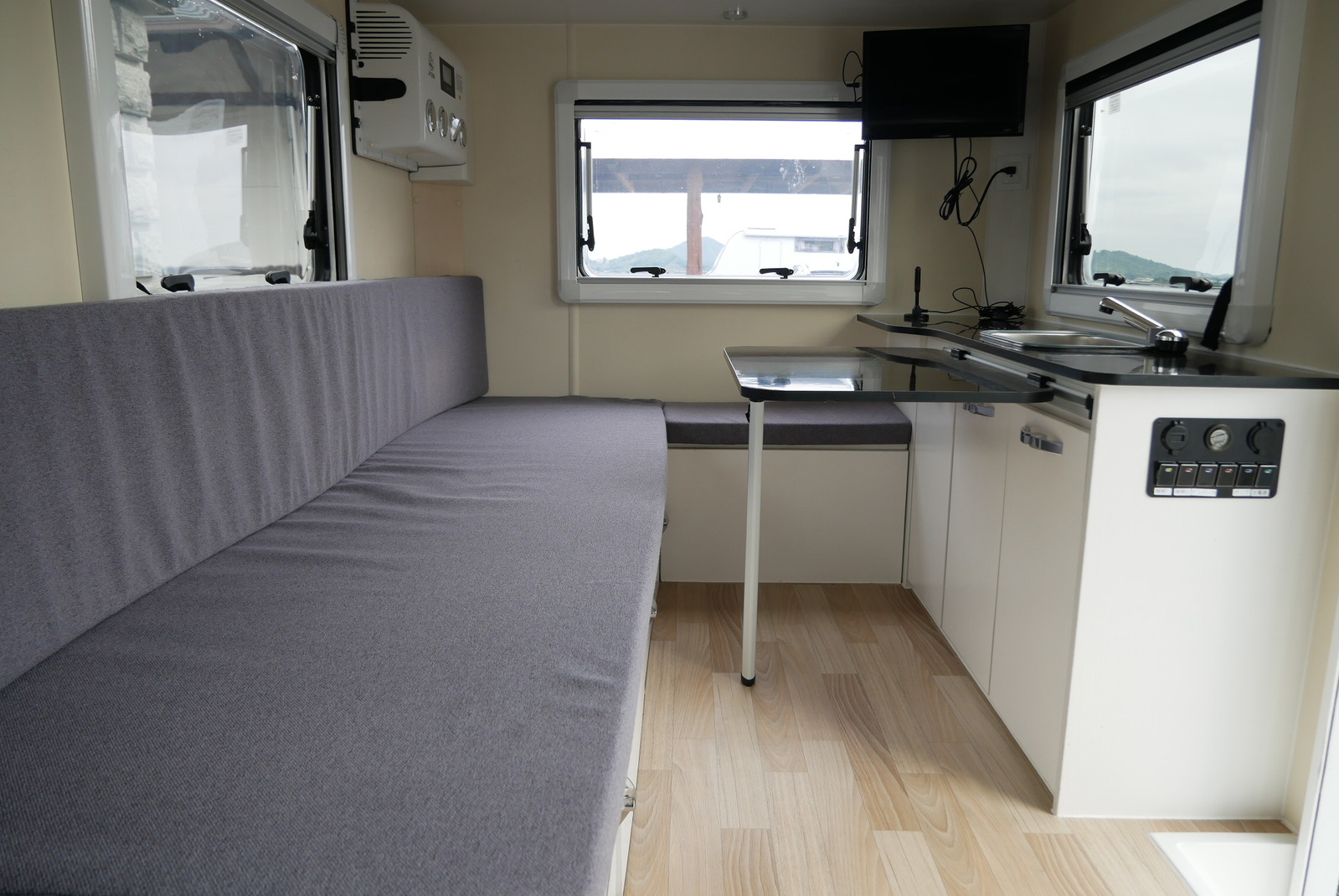 キャンピングカー軽キャンパー