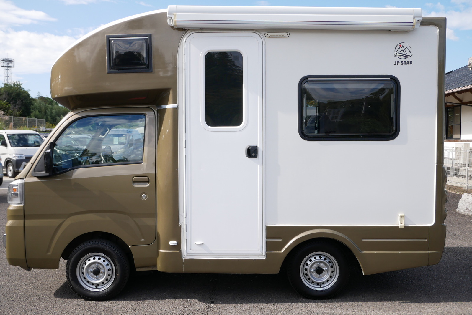 キャンピングカー軽キャンパー