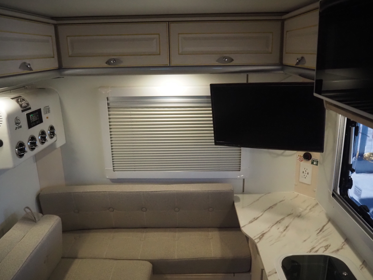 キャンピングカー軽キャンパー