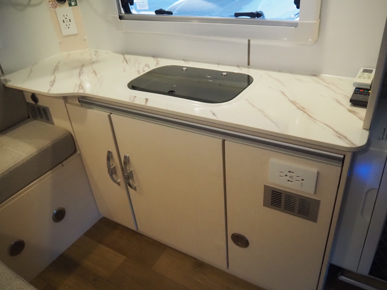 キャンピングカー軽キャンパー