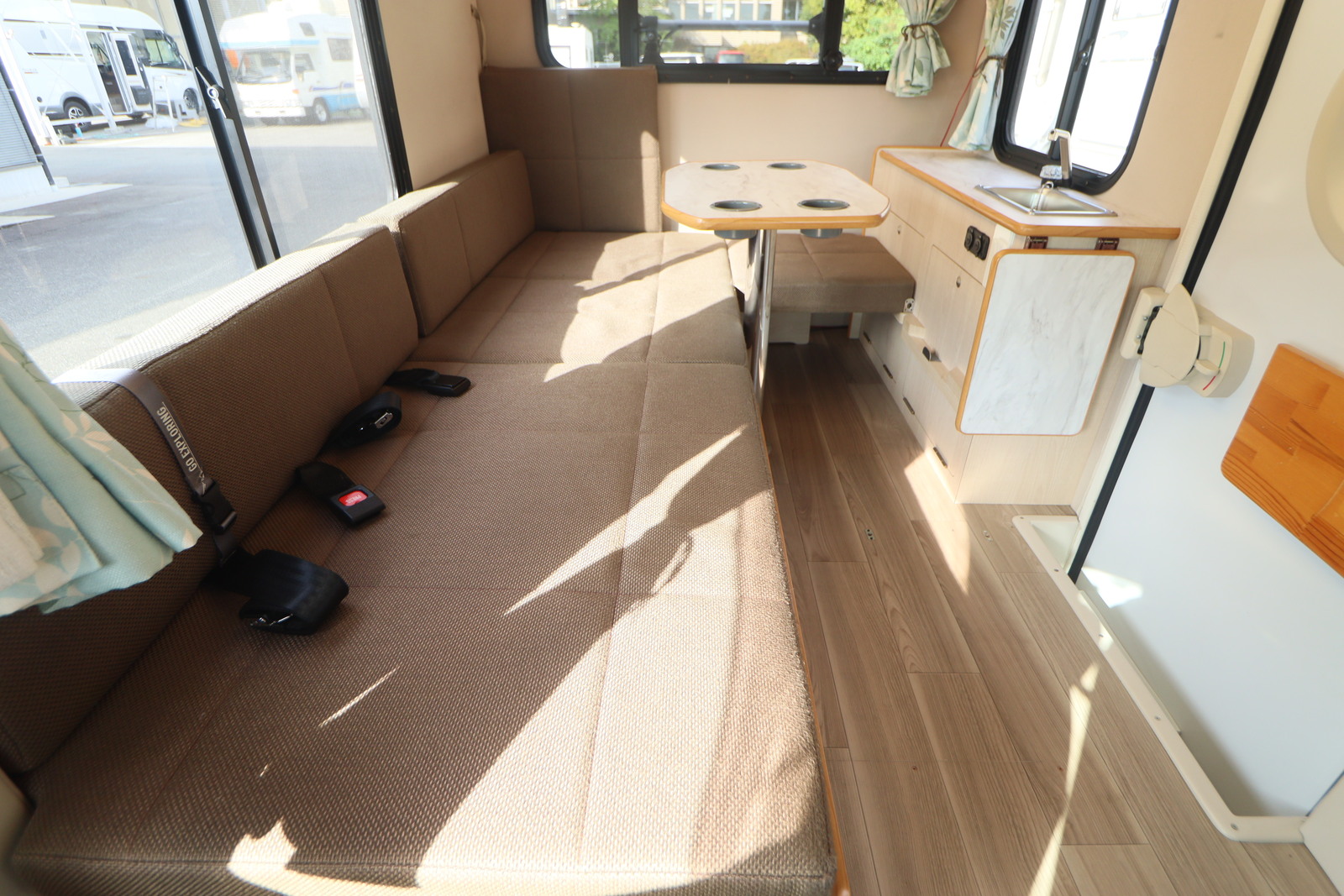 キャンピングカー軽キャンパー