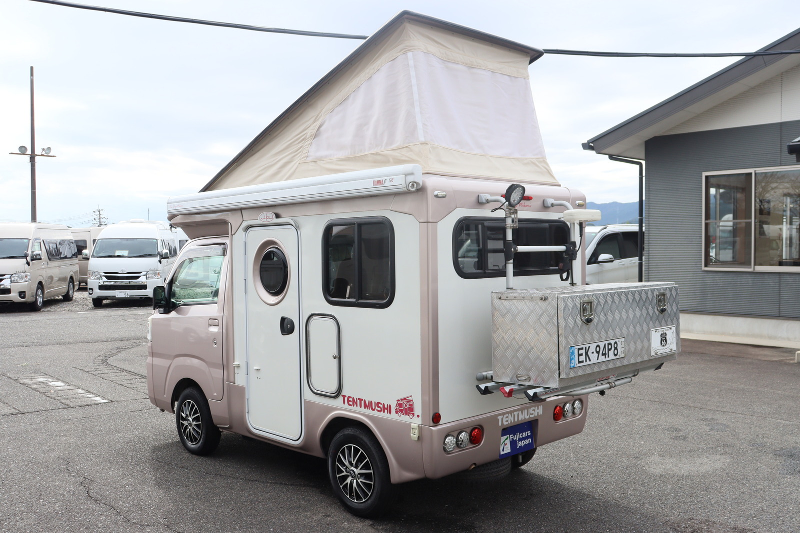 キャンピングカー軽キャンパー