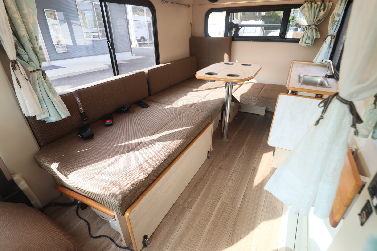 キャンピングカー軽キャンパー