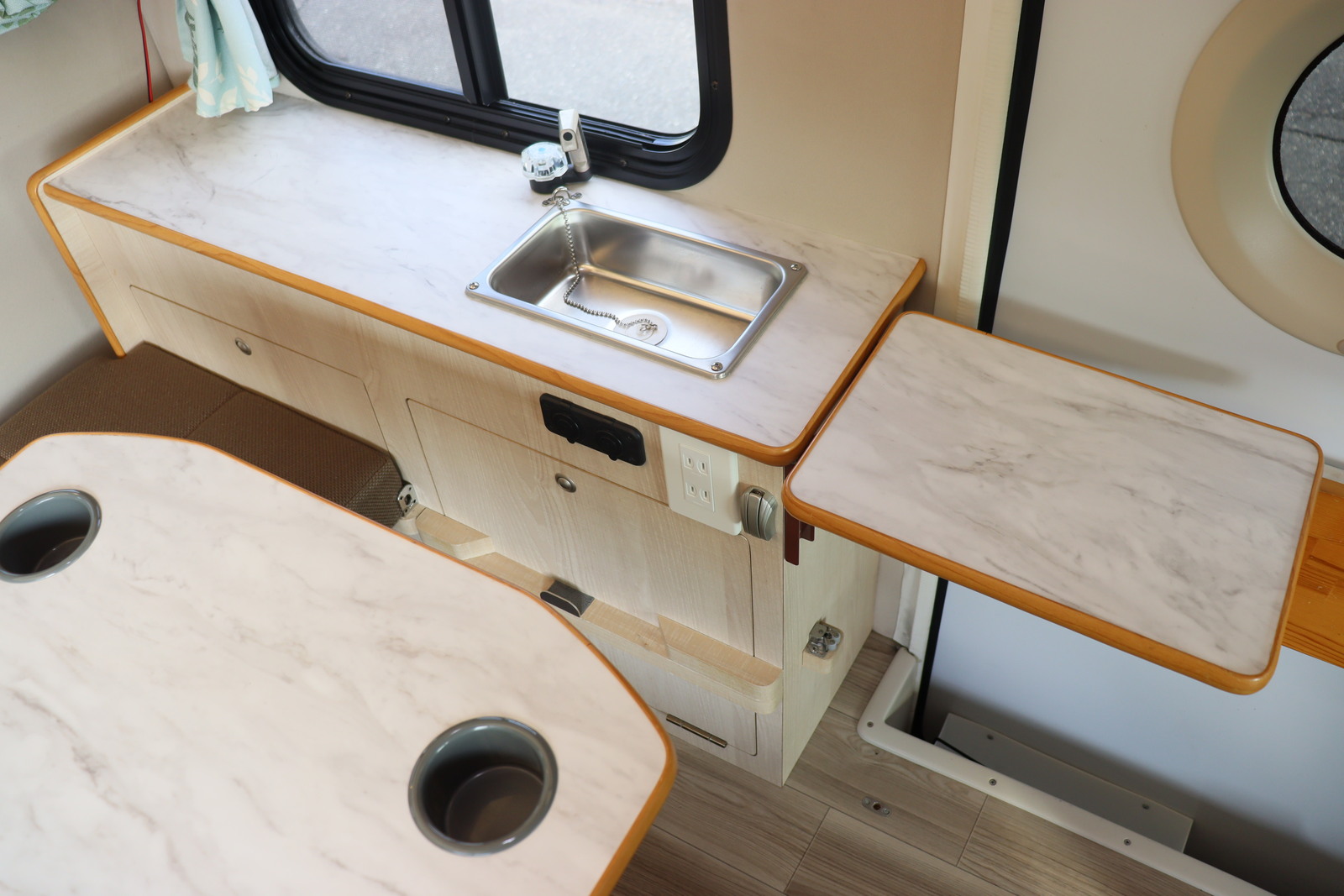 キャンピングカー軽キャンパー